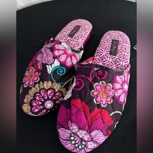 Vera Bradley quilted slippers “Mod Floral”